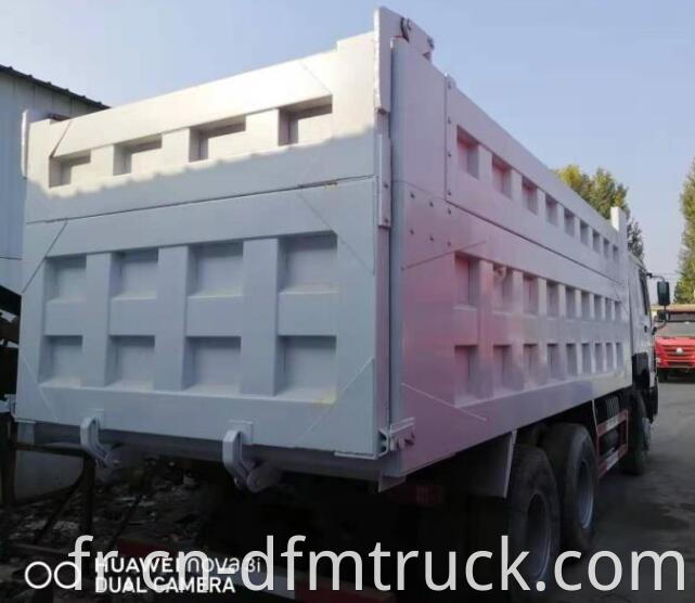 Used Dump Truck 2